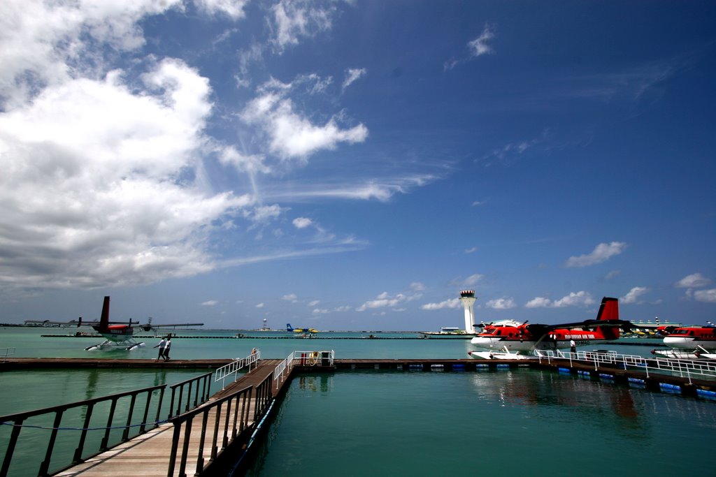 Maldivian Sea Taxi by sbradfield