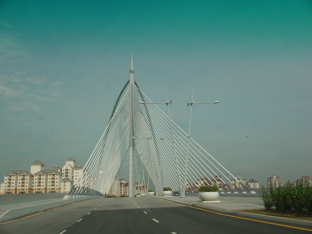 Seri Wawasan Bridge by Dien Aj