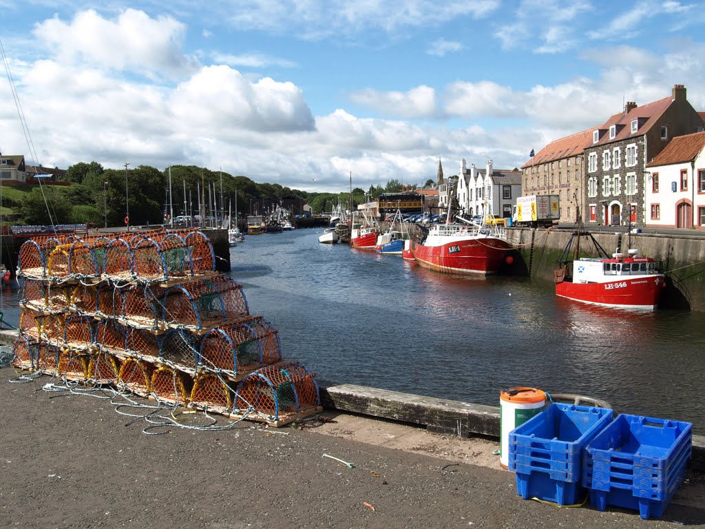 Eyemouth harbour by mick a