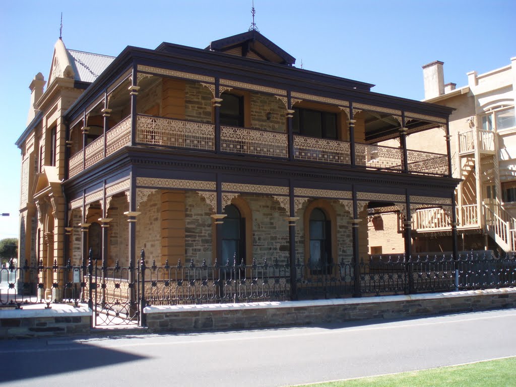 Glenelg Seafront House by Julius10