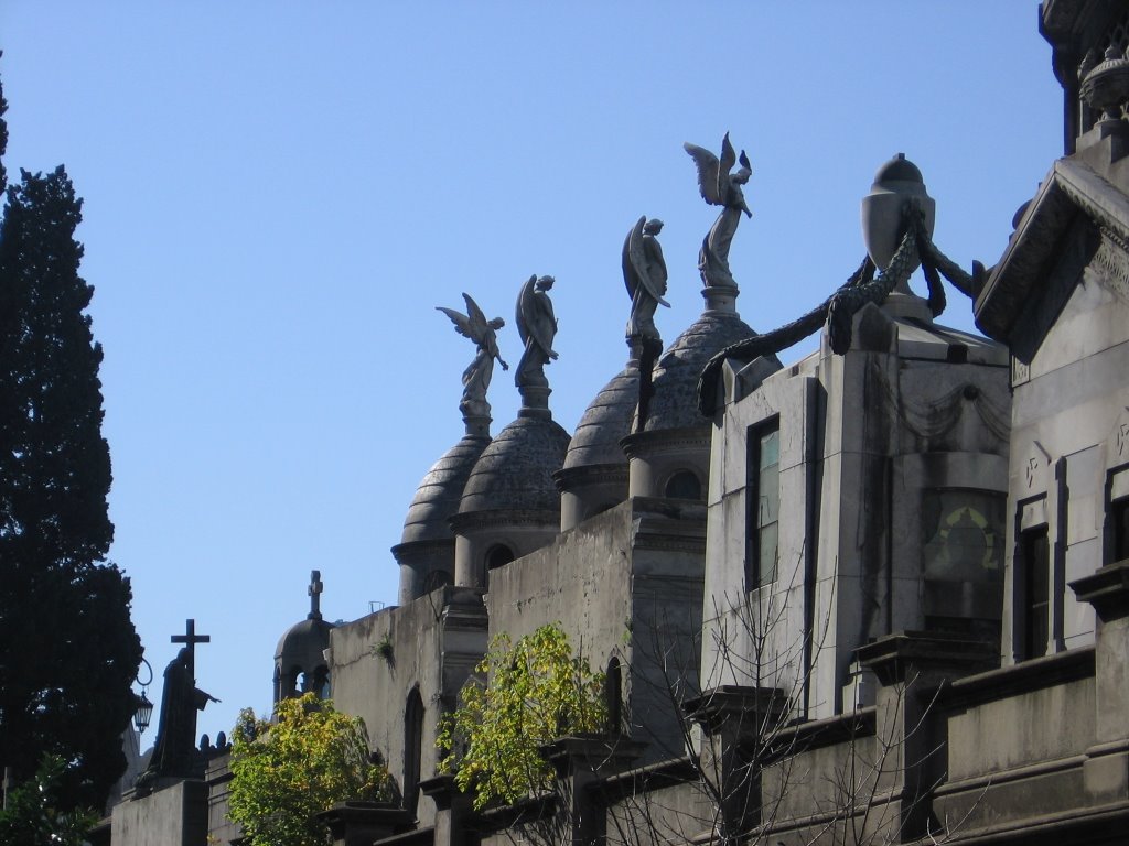 Parte atrás Cementerio La Recoleta by alitomar