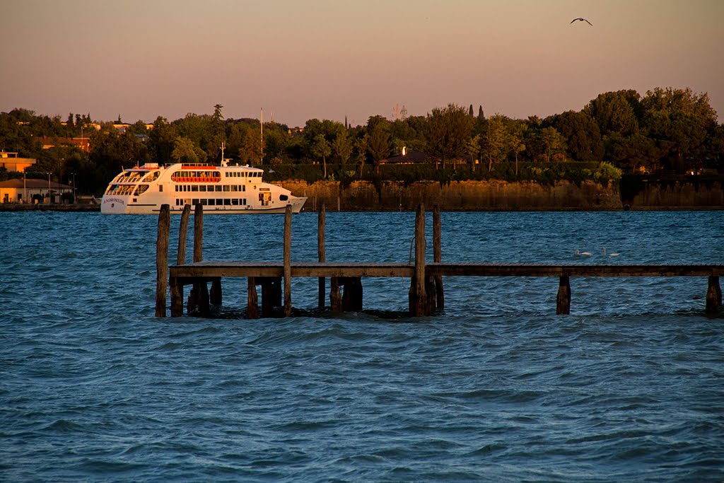 Arriving at Peschiera by badeye