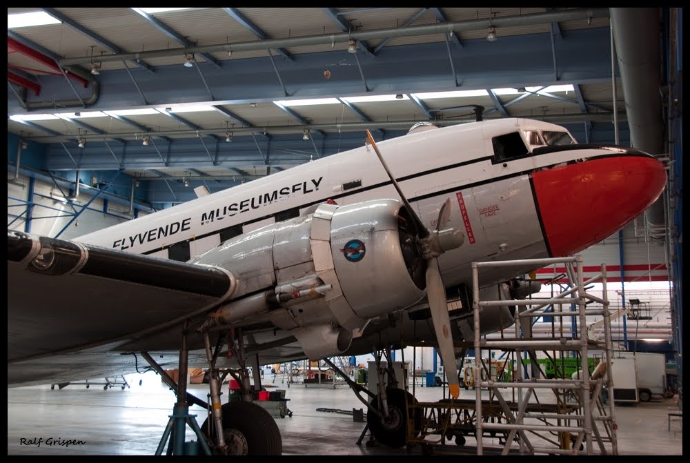 DC-3 in hanger Star Air by Ralf Grispen