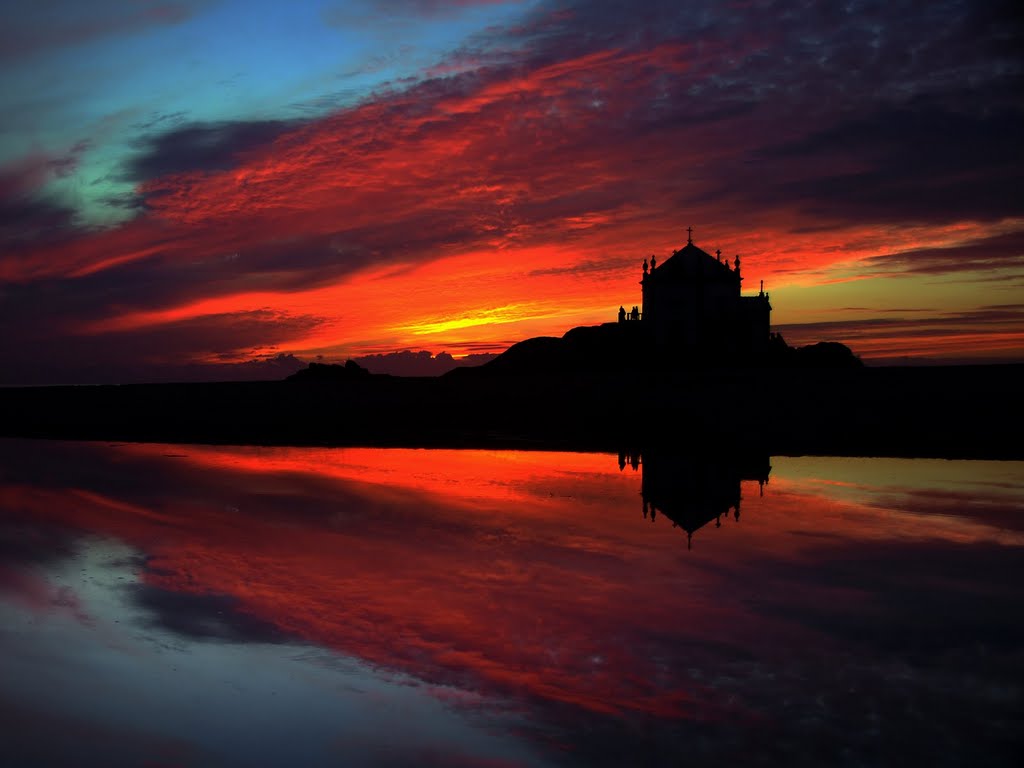 *Capela do Sr. da Pedra, Miramar, V.N.Gaia* by Joaquim Oliveira