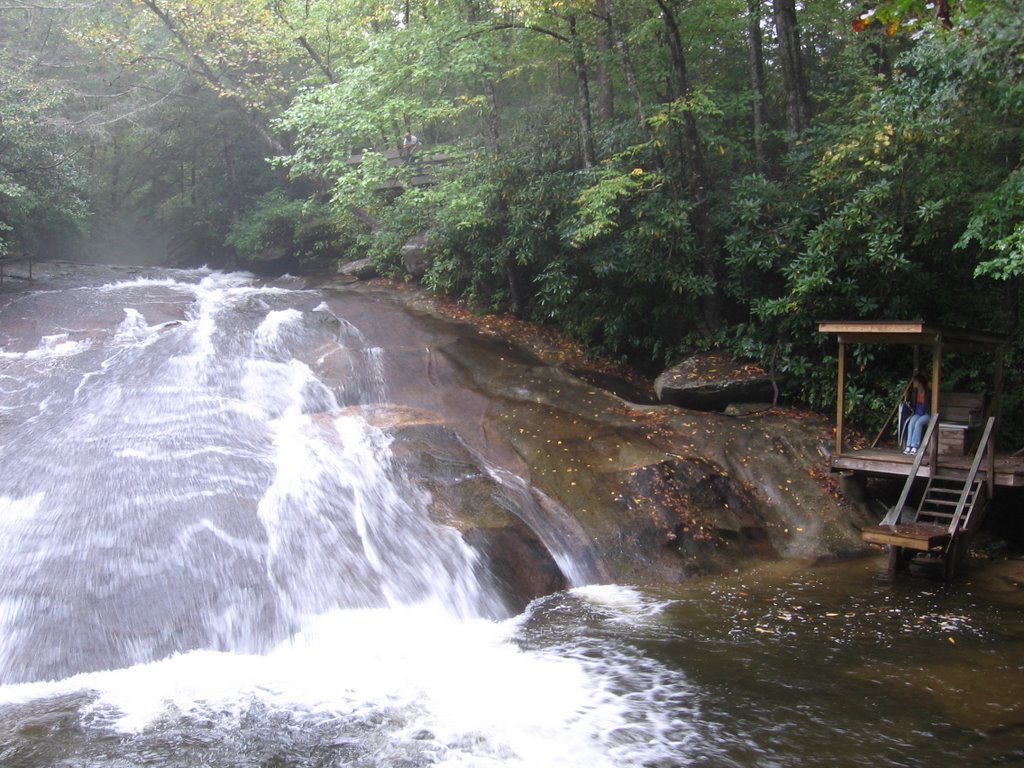 Toboganul stâncos din pădurea Pisgah / Sliding Rock in Pisgah Forest by horalex