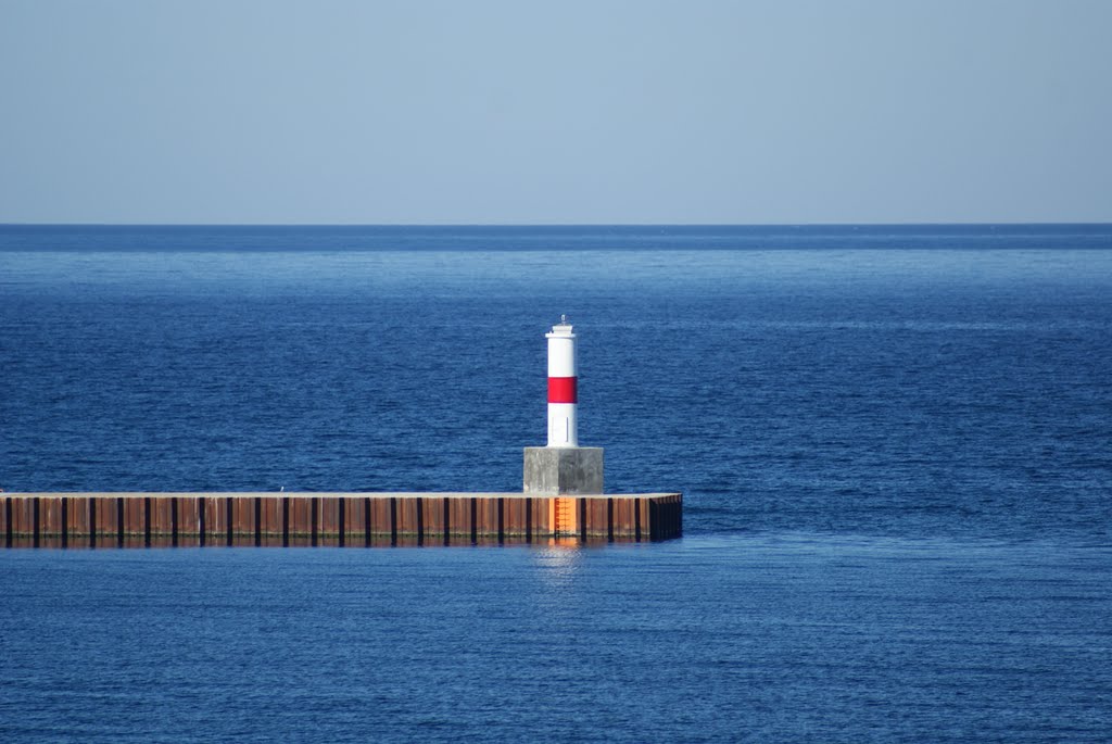 Petoskey MI Pier Light D-9 Style Lake Michigan MI by Bluegill