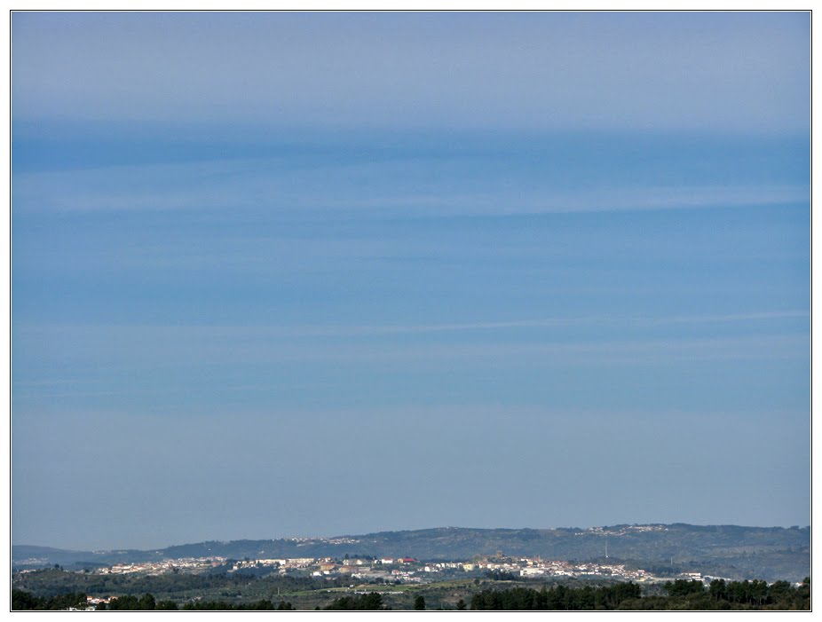 Vista da A25 para Celorico da Beira by André Barragon