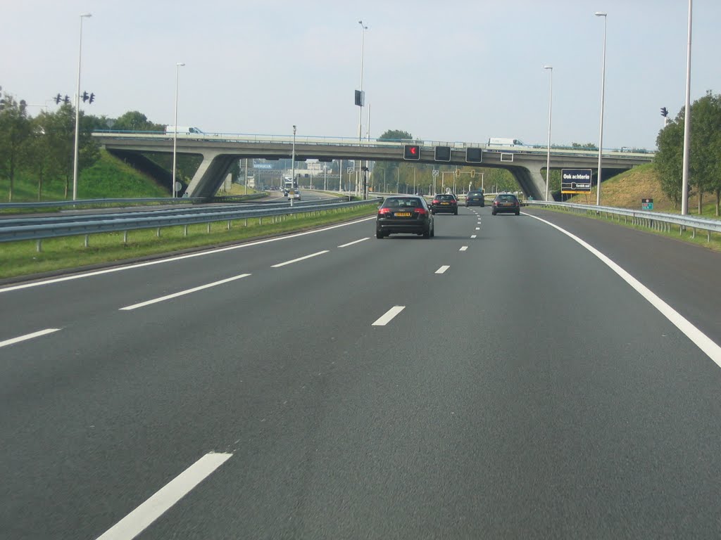 Rijksweg A12 van viaduct Oostweg Zoetermeer by JNS1