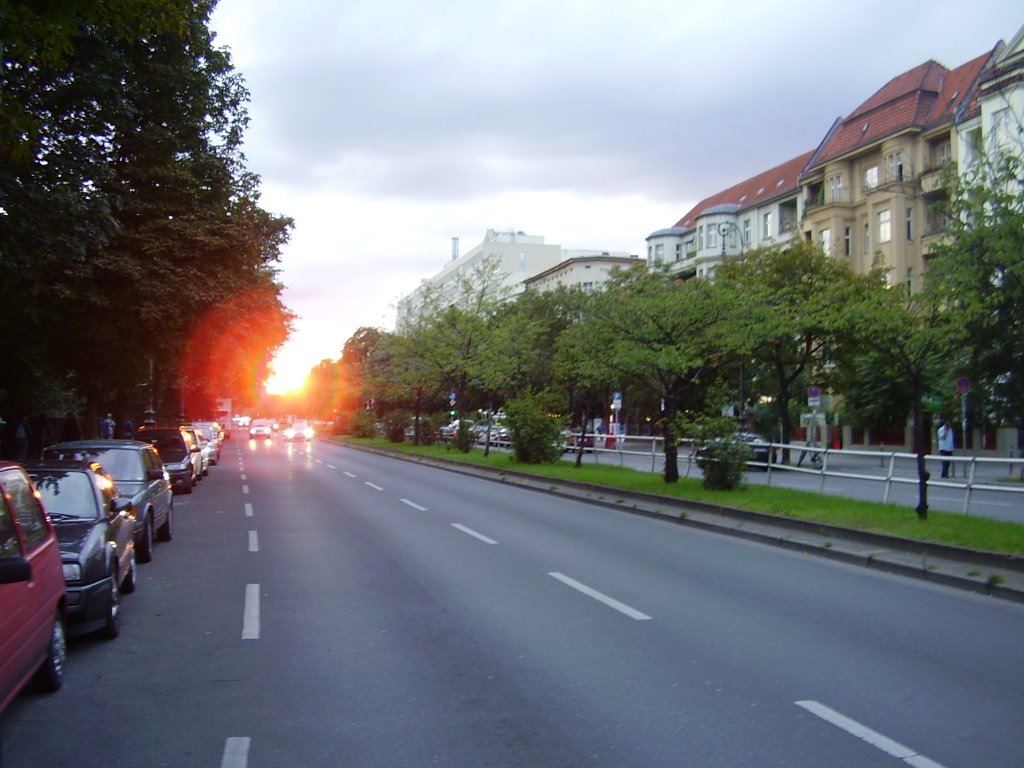 Sonnenuntergang in der Hasenheide Strasse by Walid Lotfy 73