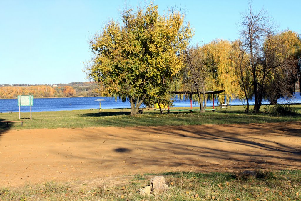 Осенний пляж. (Autumn beach.) by Natasha M.