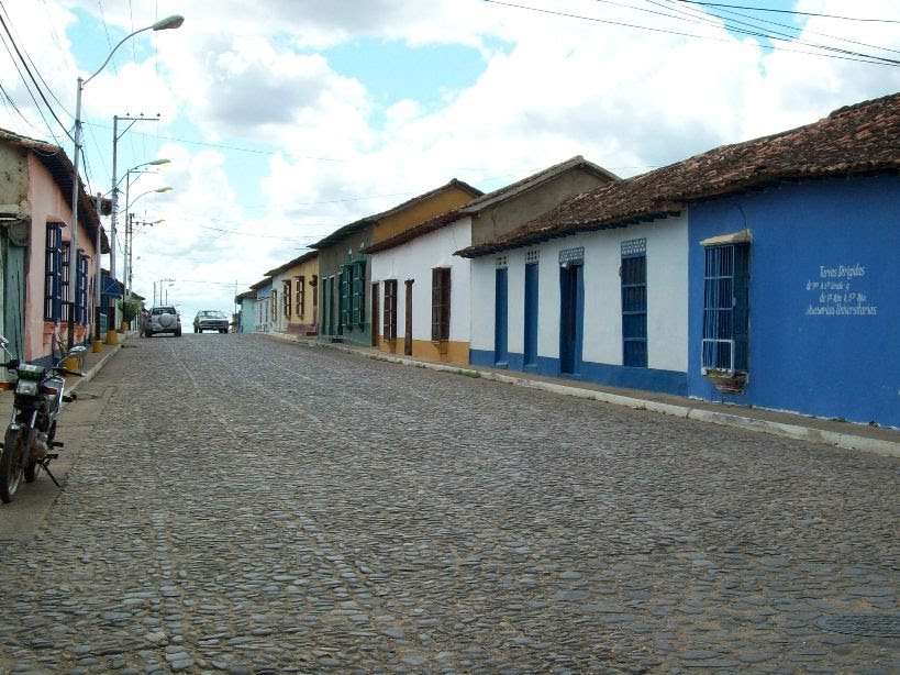 CALLE DE CLARINES by dennis marchena