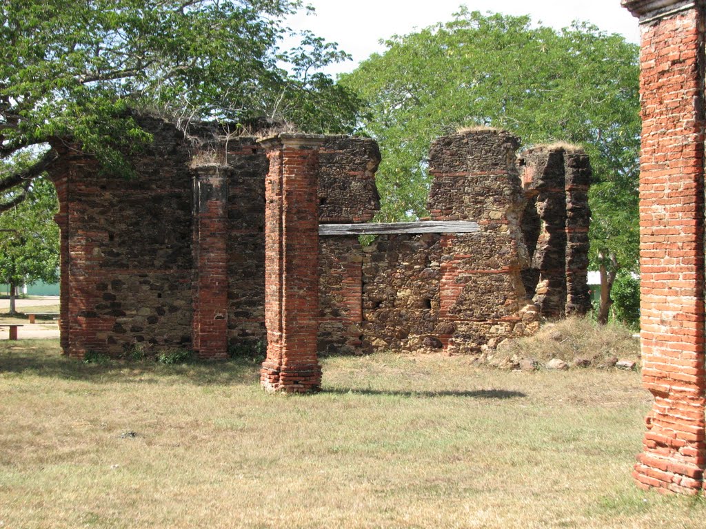 RUINAS DE LA MISIÓN DE SAN LORENZO DE GÜERE by dennis marchena