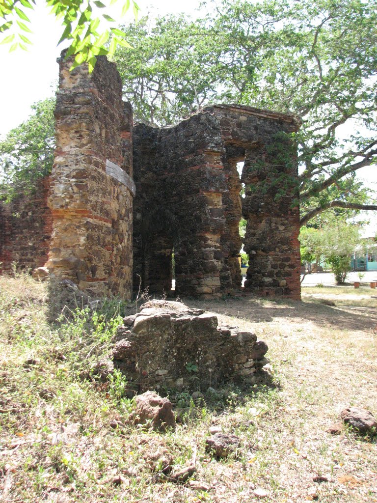 RUINAS DE LA MISIÓN DE SAN LORENZO DE GÜERE by dennis marchena