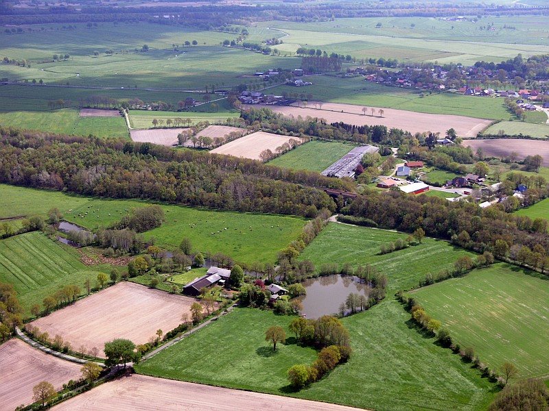 Burg (Dithm.), Lerchenfeld, 13.05.2005 by Heiner Jennes