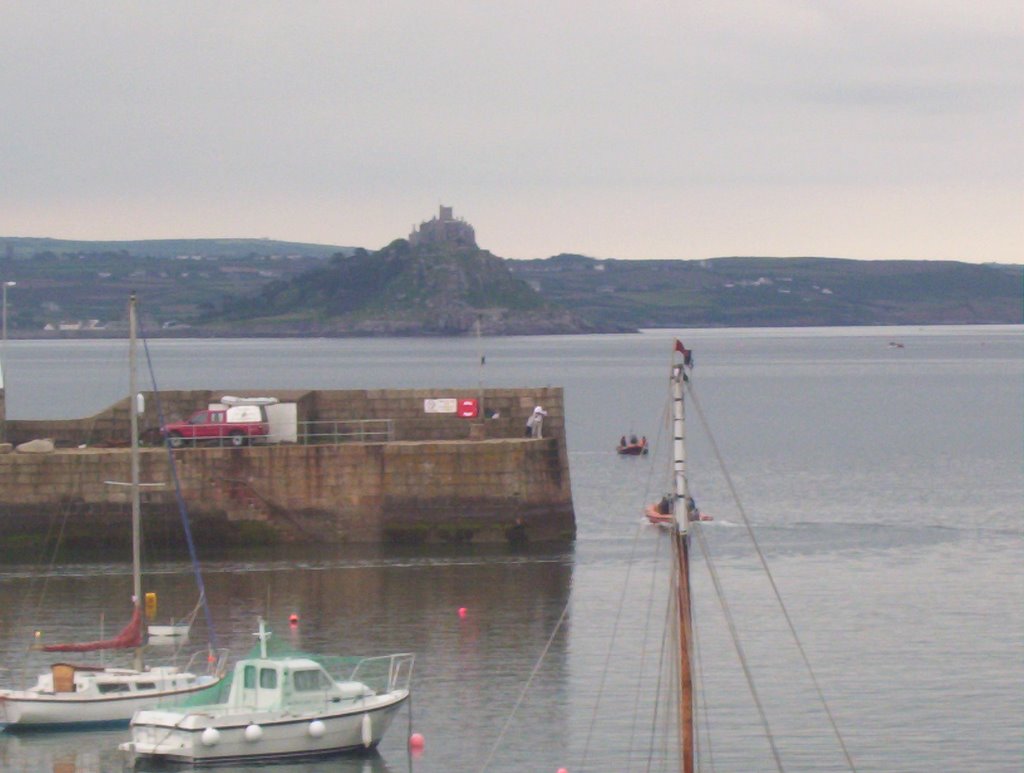 St Michaels Mount from Penzance by Simon Hood