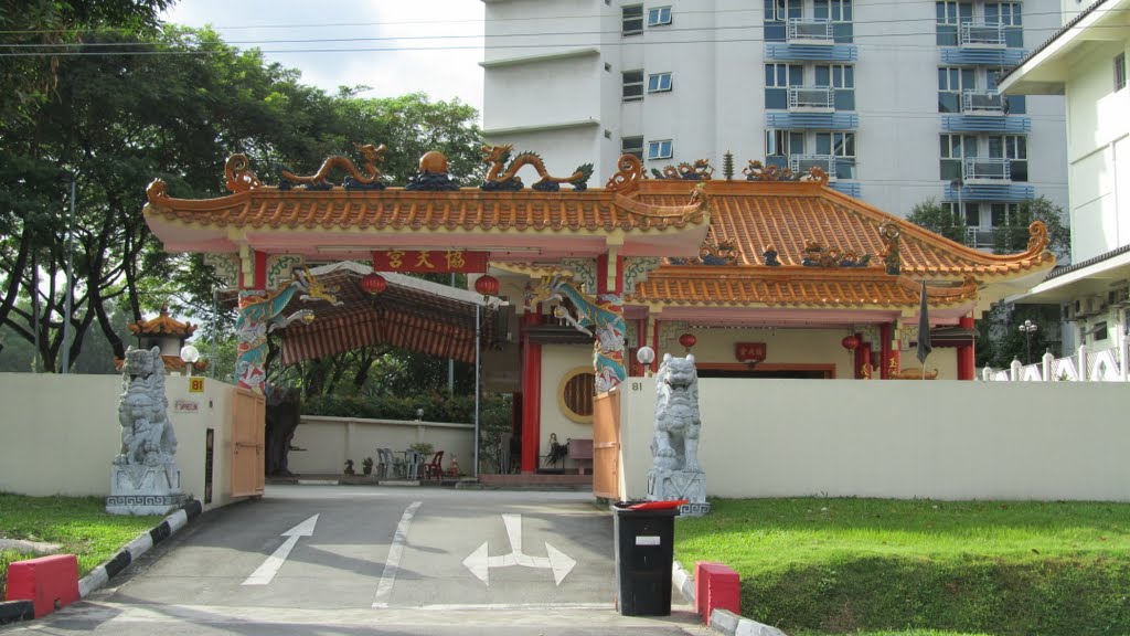 Temple Along Old Tampines Road by richardkwok