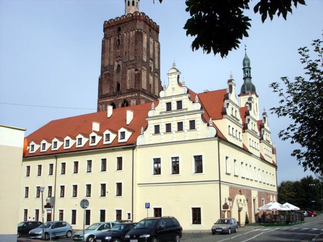 Gubin - Historisches Rathaus und Stadtkirche by Roland Totzauer