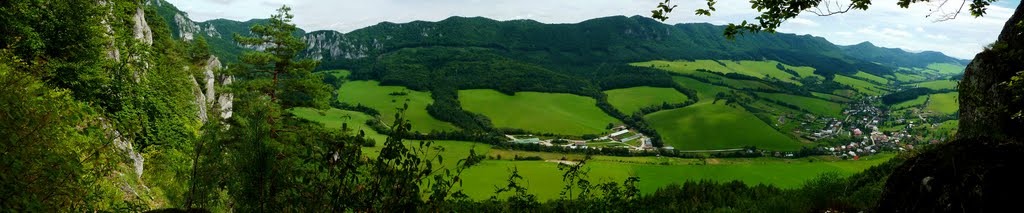 Vyhlad zo Sulovskeho hradu - panorama (25.8.2010) by lorenzlubos