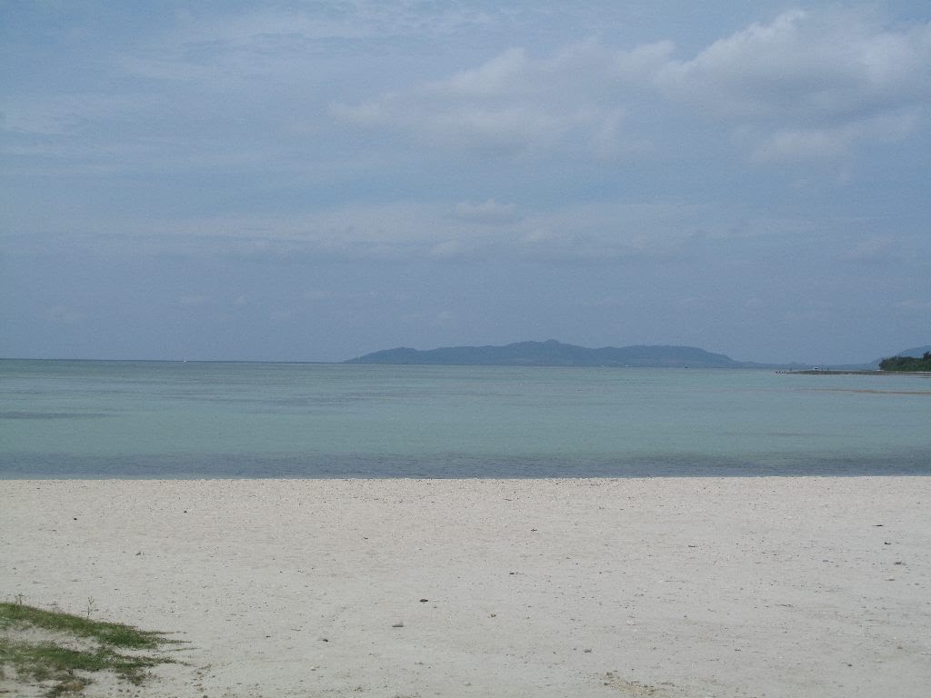 Sandy beach at Taketomi by Rolf Wegmüller