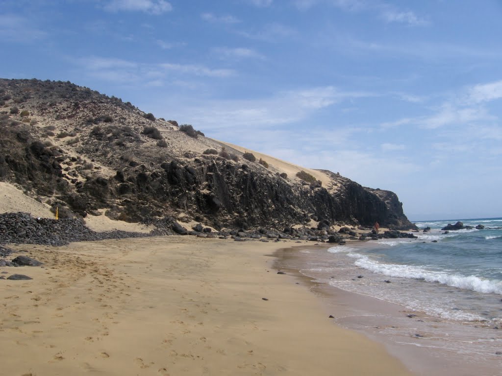 Mal Nombre beach by Maxim Milchenko