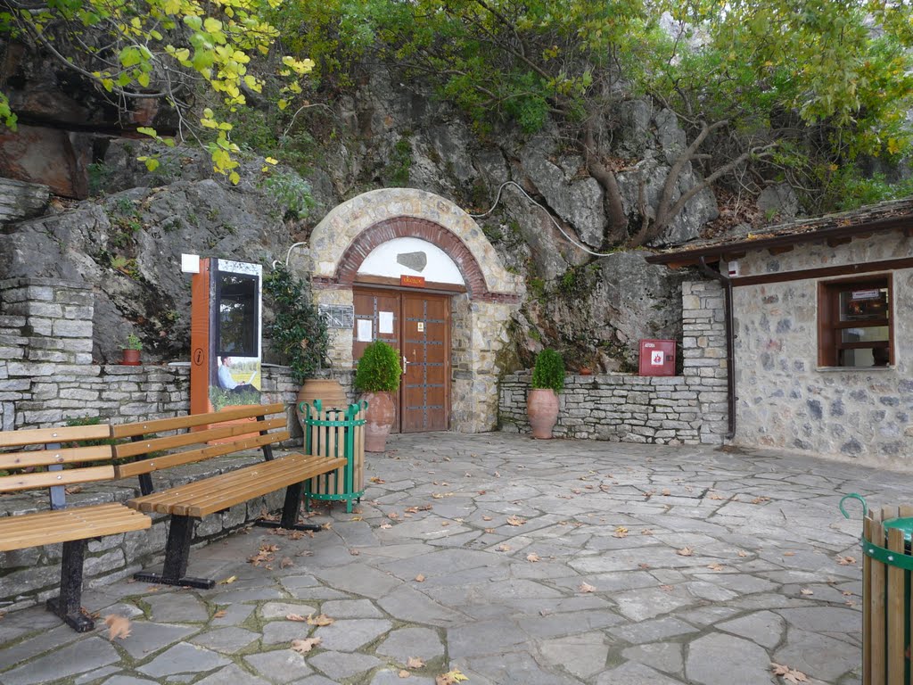 Η "Σπηλιά του Δράκου" στην Καστοριά - Dragon's Cave in Kastoria - "Drachenhöhle" in Kastoria by Nik_the_Greek