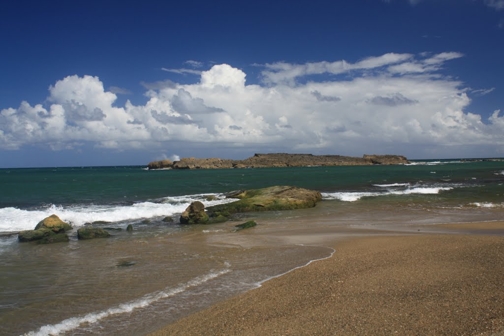 Playa Brusi-Camuy by Ricardo David Jusino