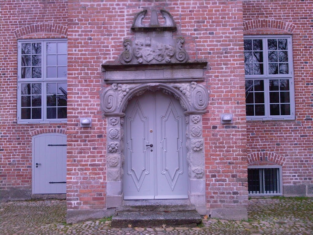 Portal Schloß Hagen Herbst 2010 by Petrokron