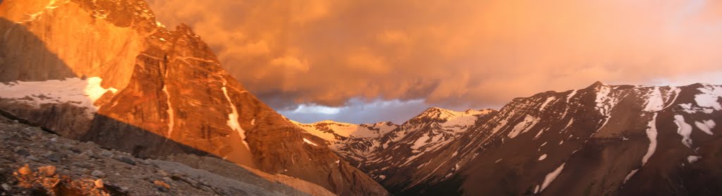 Torres del Paine, (Amanecer) by Alberto Melió Prades