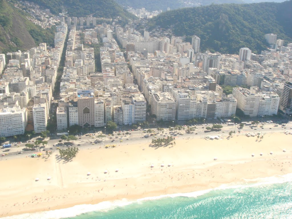 Vista aérea de copacabana by herbert luiz de souza pinto