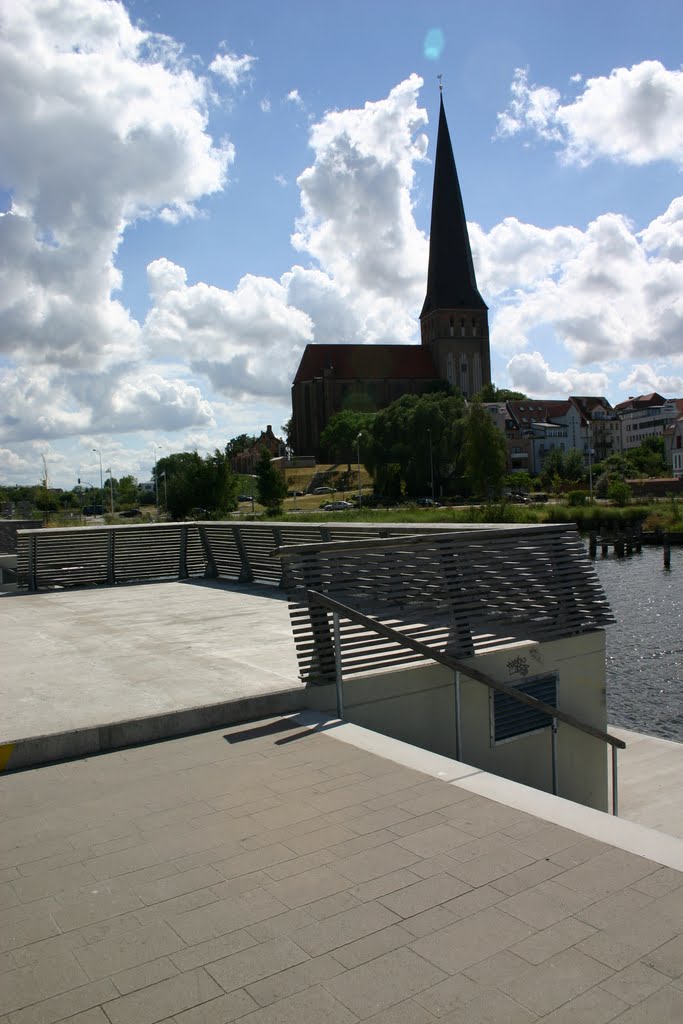 Blick von der Holzhalbinsel auf die Petrikirche by Detlef Rueger