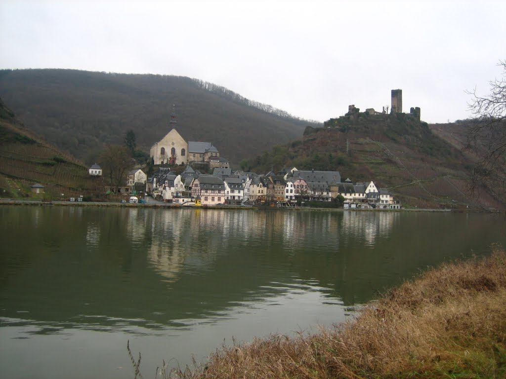 Along Mosel by Tanja Draganinska