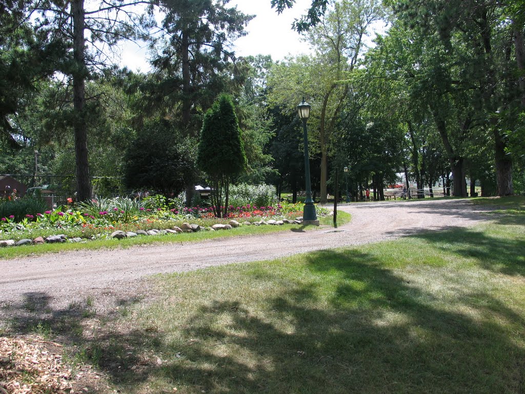 Picnic place near munsinger & clemens gardens by herwigvandamme