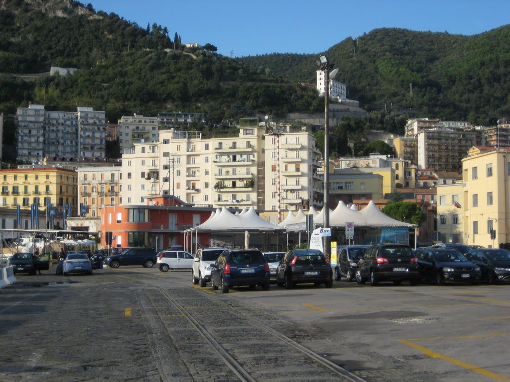 24-10-10 - Salerno, la Capitaneria di Porto e Biglietteria per traghetti per le isole by Arciere82