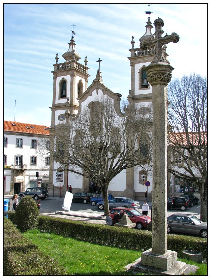 Pelourinho e Igreja da Misericórdia by André Barragon