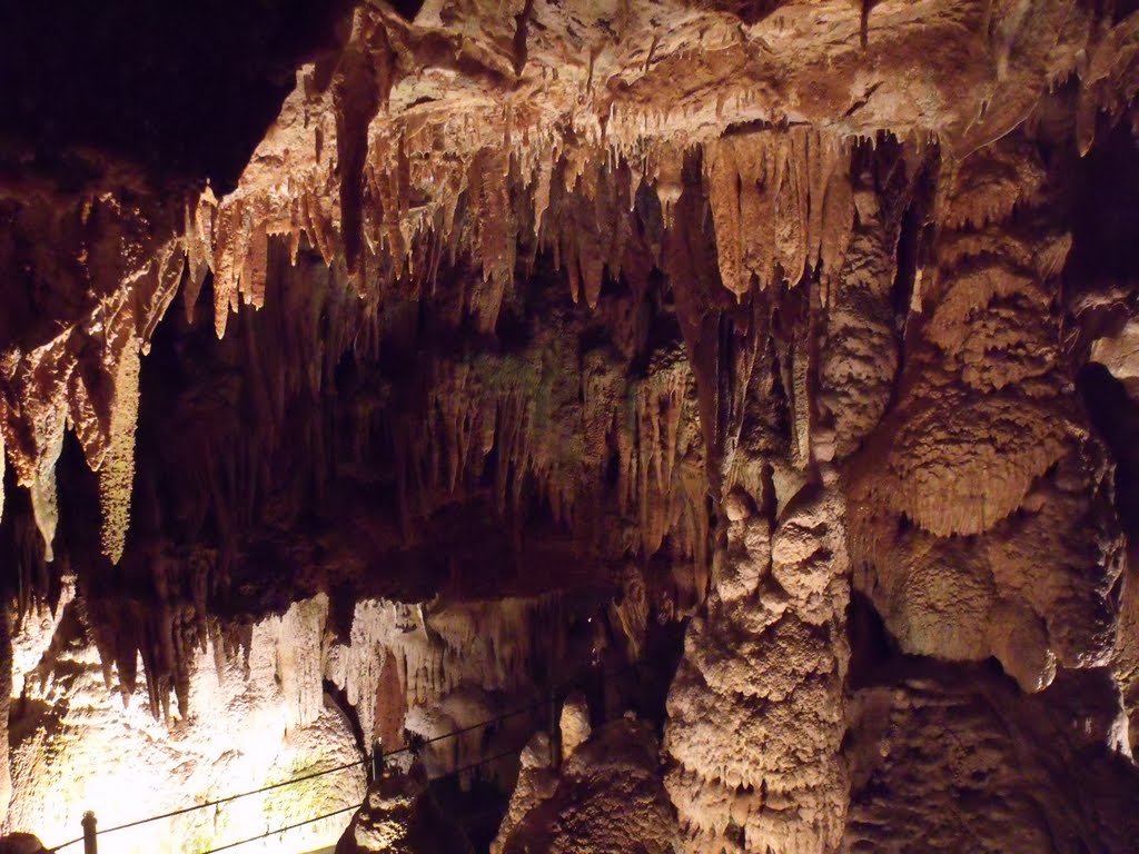 Grutas de Santo Antonio by vancouvervic