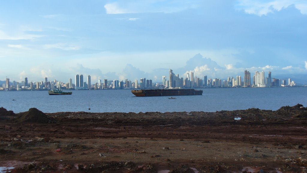 La Ciudad de Panama desde Causeway by JJAU