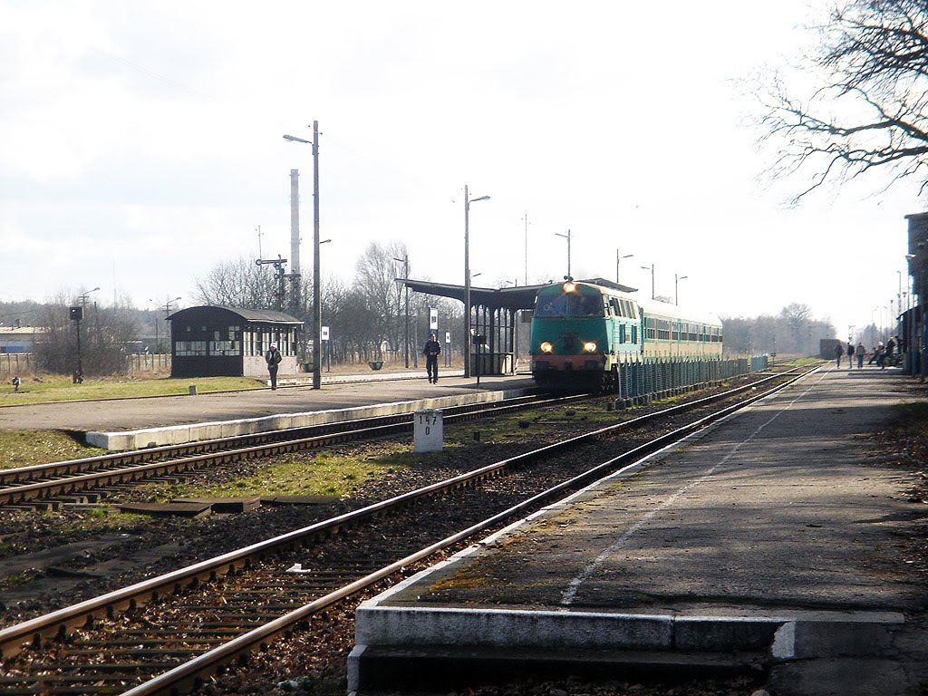 SU45 with local train to Chojnice by headder