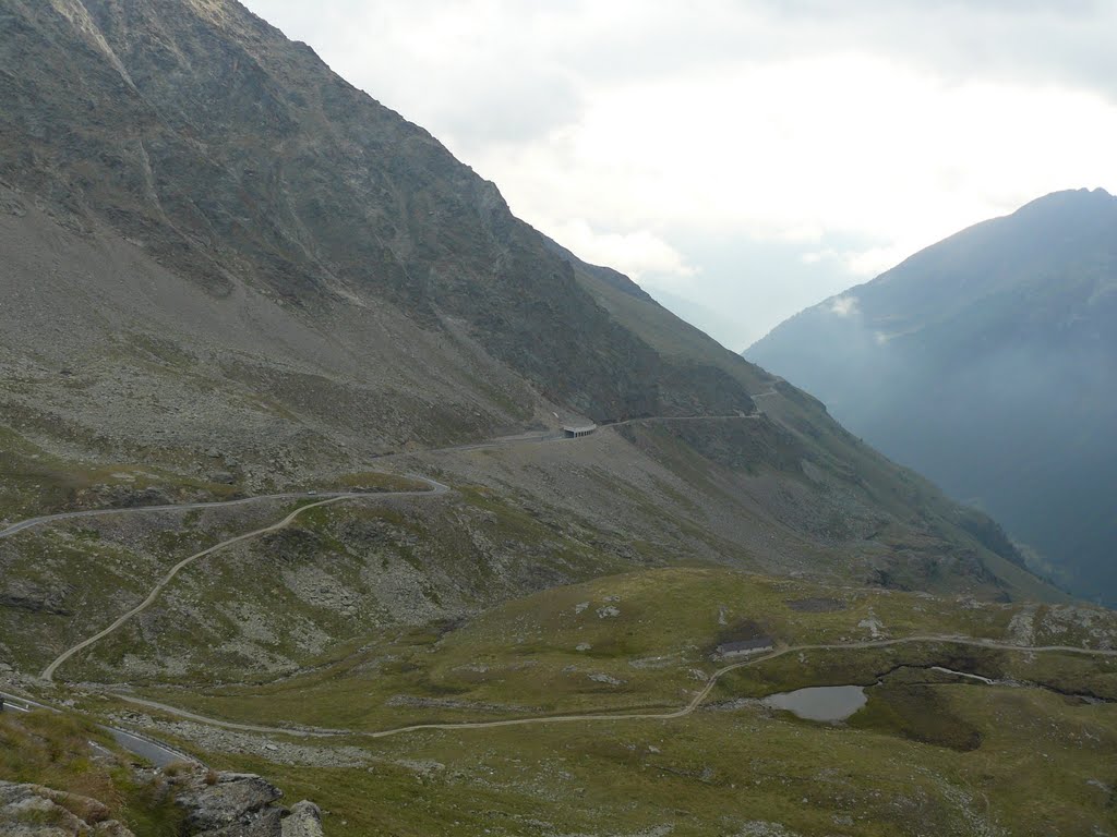 Strada che scende dal passo Gavia verso Ponte di Legno by Stefano Sun Colturi