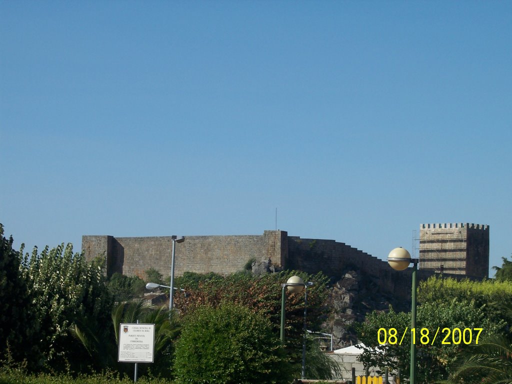 Castelo de Celorico da Beira by AJAmbrosio