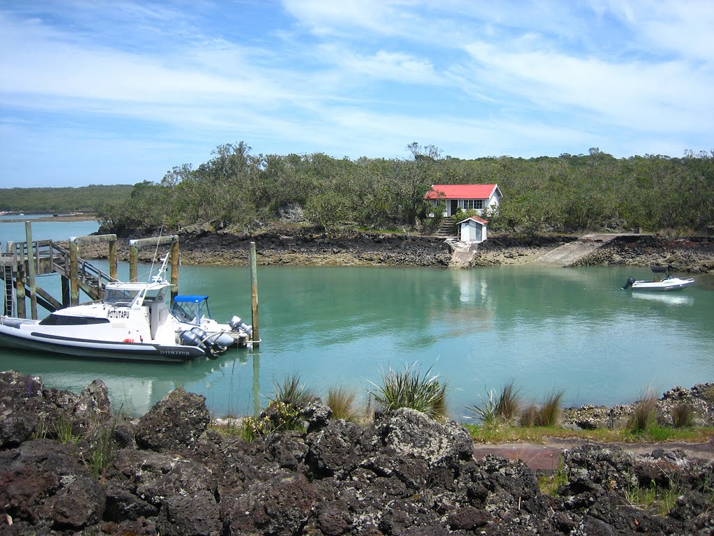 Islington Bay Wharf by ghowell