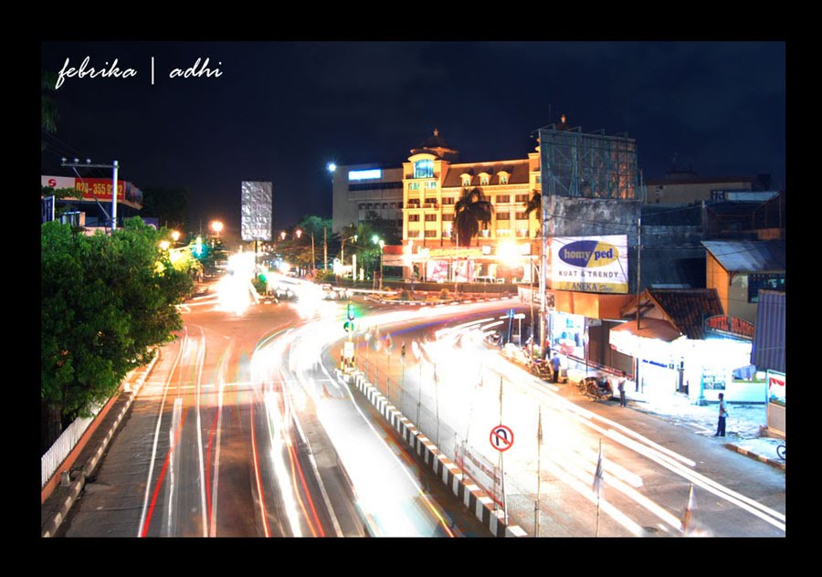 Slow Speed On Johar, Semarang by Febrika Adhi Pati