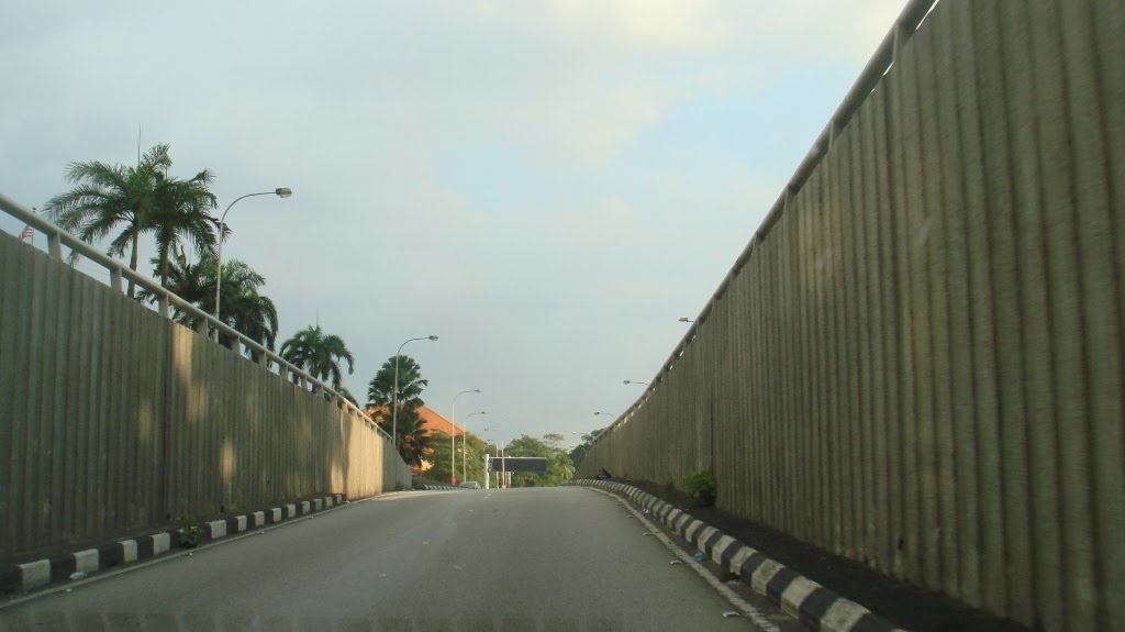 KLCC exit tunnel - southbound @ Jalan Tun Razak, KL by A Syaharuddin K