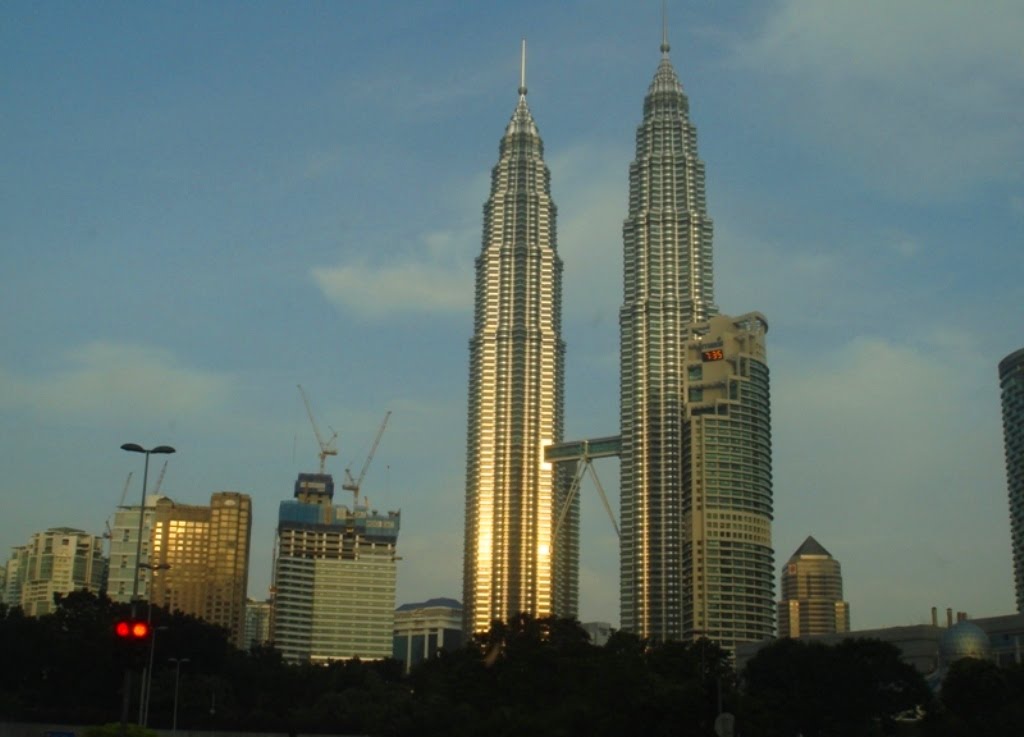 Dawn glisten of Petronas Twin Towers @ KL City Centre by A Syaharuddin K