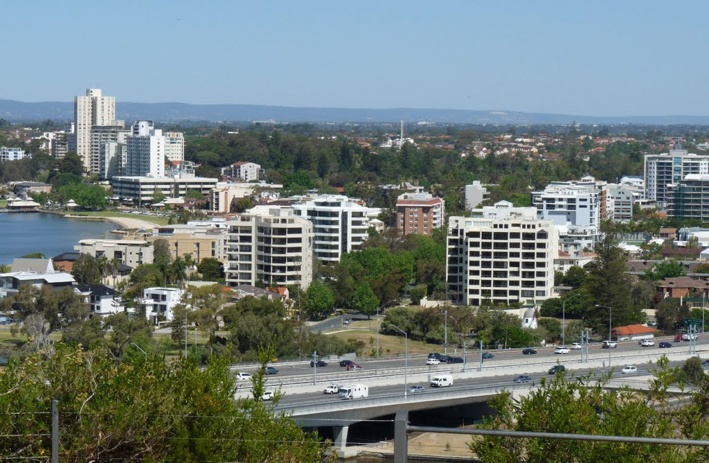 Kwinana Freeway & South Perth by sugarbag1