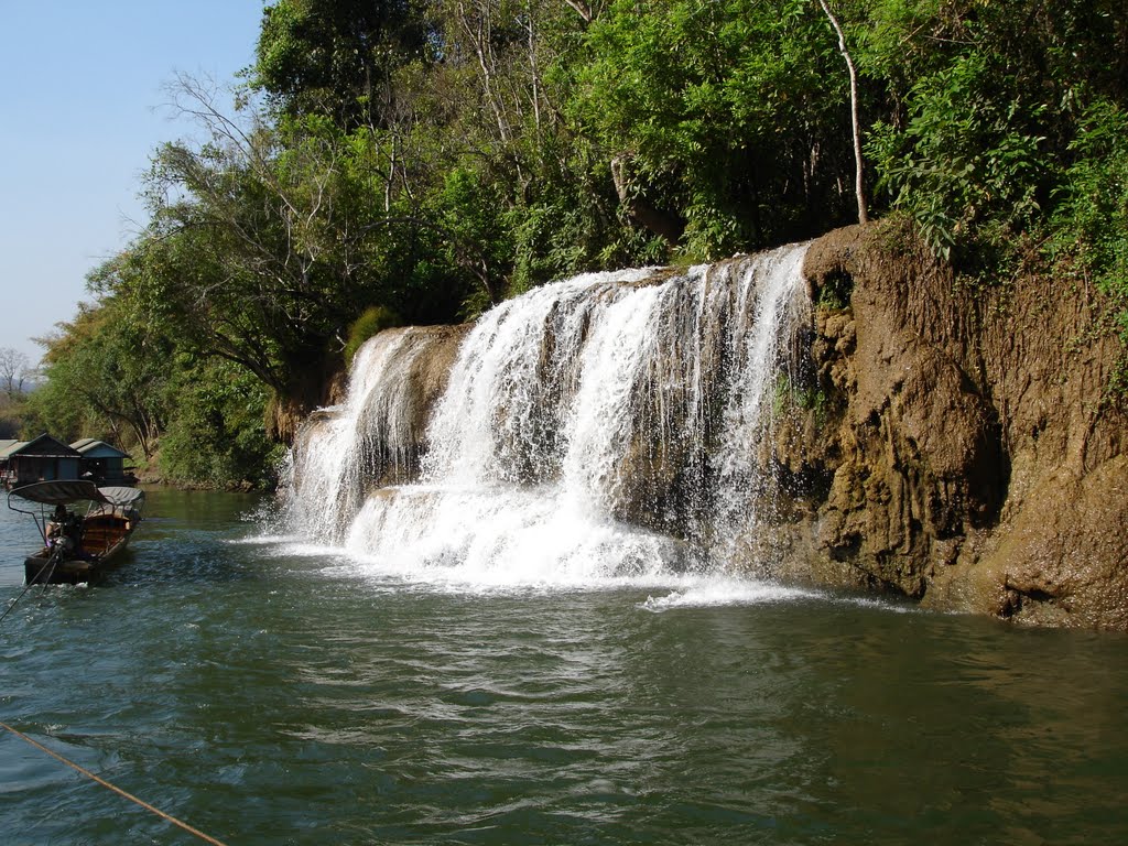 Sai Yok Yai waterfall by eiadart