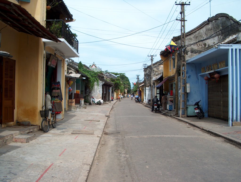 Hoi An. Old living quarters by Harry Wahlvåg. http:…