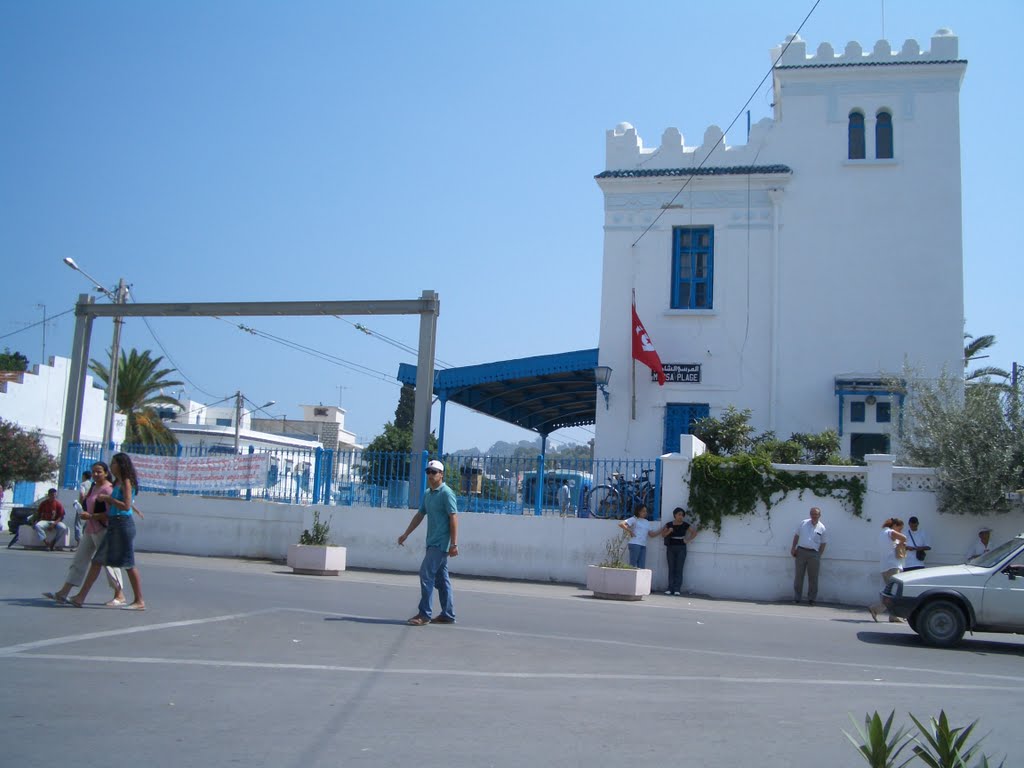 المرسى الشاطئ محطة / TGM en gare de Marsa Plage / Marsa Plage station / マルサ・プラージュ駅 by LittleGray