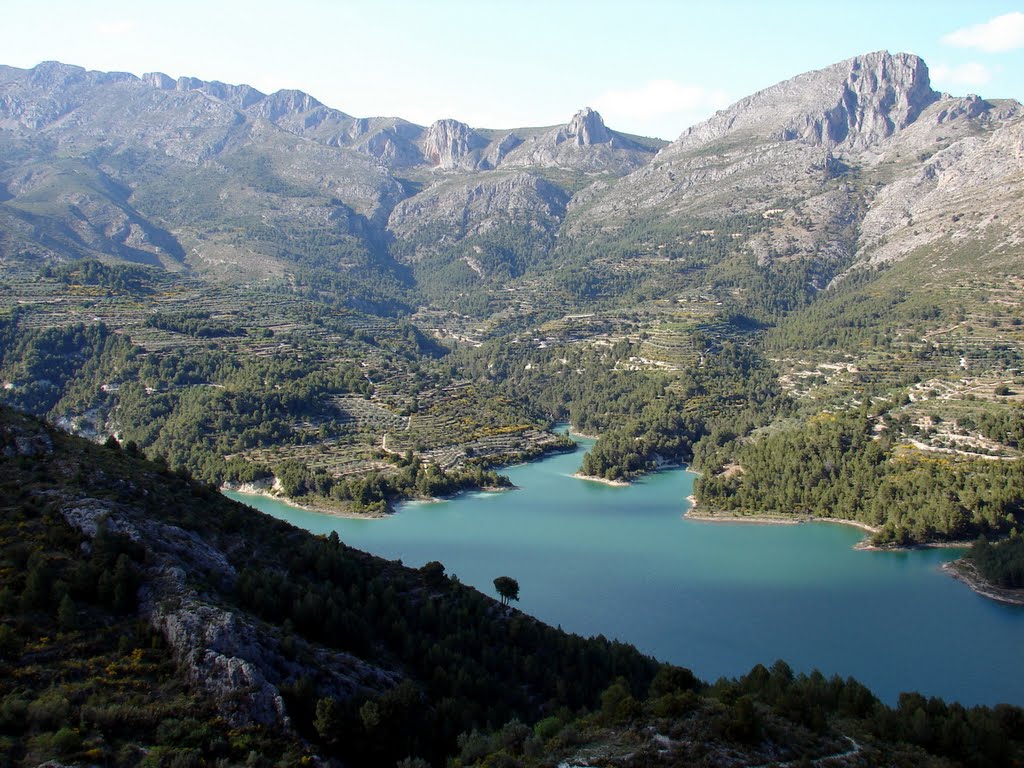 Embalse de Guadalest by harald helmlechner