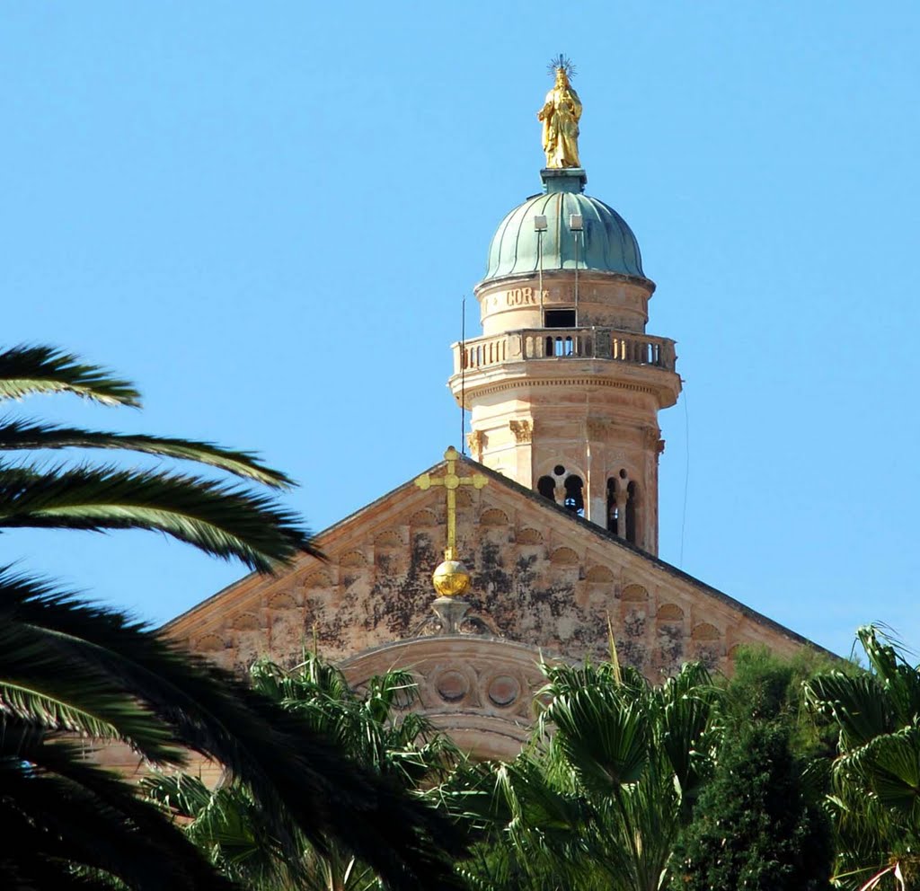 Bussana - La statua del Redentore sul Santuario del Sacro Cuore di Gesù by emiliobonton