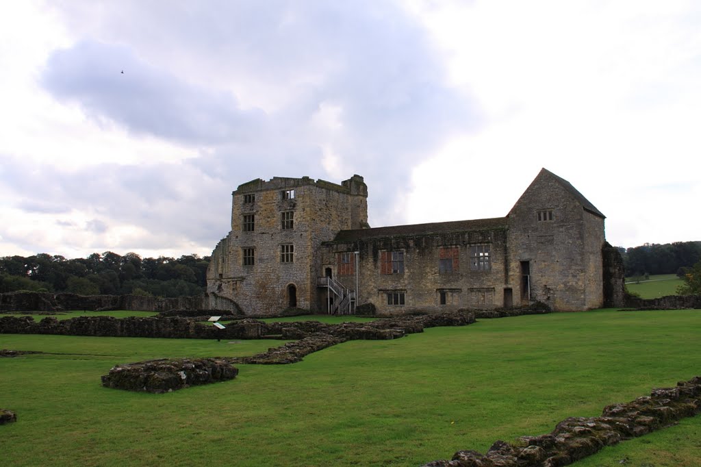 Helmsley Castle, West Tower & Chamber Block and Latrine Tower by Graham Turnbull